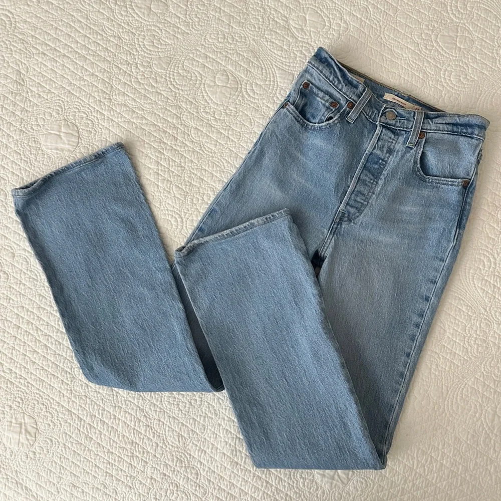 Levi's Premium Women’s Ribcage Boot Cut Jeans Tango Lighten Up Denim Sz 24 - Picture 13 of 14